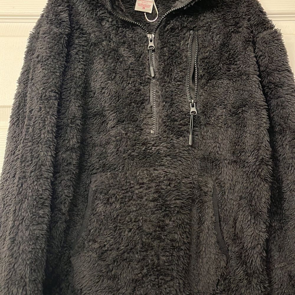 Women’s Medium Black Fuzzy Pull Over - Picture 2 of 2
